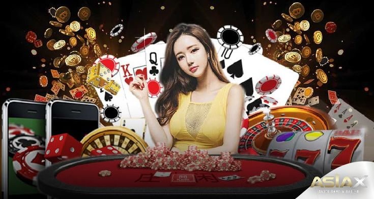 789CC ကာစီနို Poker ဂိမ်းတွင် ဖဲများကိုင်ကာ ဆုံးဖြတ်ချက်ချနေသောမြင်ကွင်း